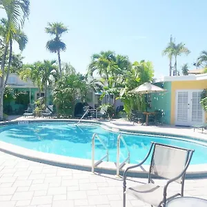  Guest house Alexander Palms Court - No Hidden Fees!