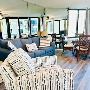 beach-front-condo-king-size-bed-sleeps-4.panamacity-beachhotels.com/
