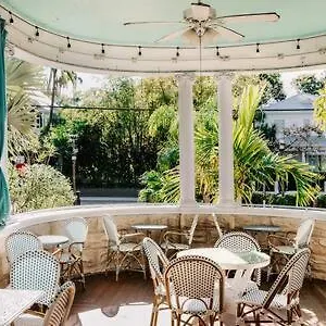  Inn Deluxe Queen At The Curry Mansion - Parking & Heated Pool!