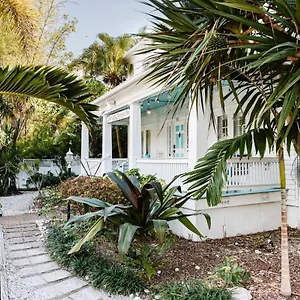  Inn Deluxe King With Balcony - At House With Parking!